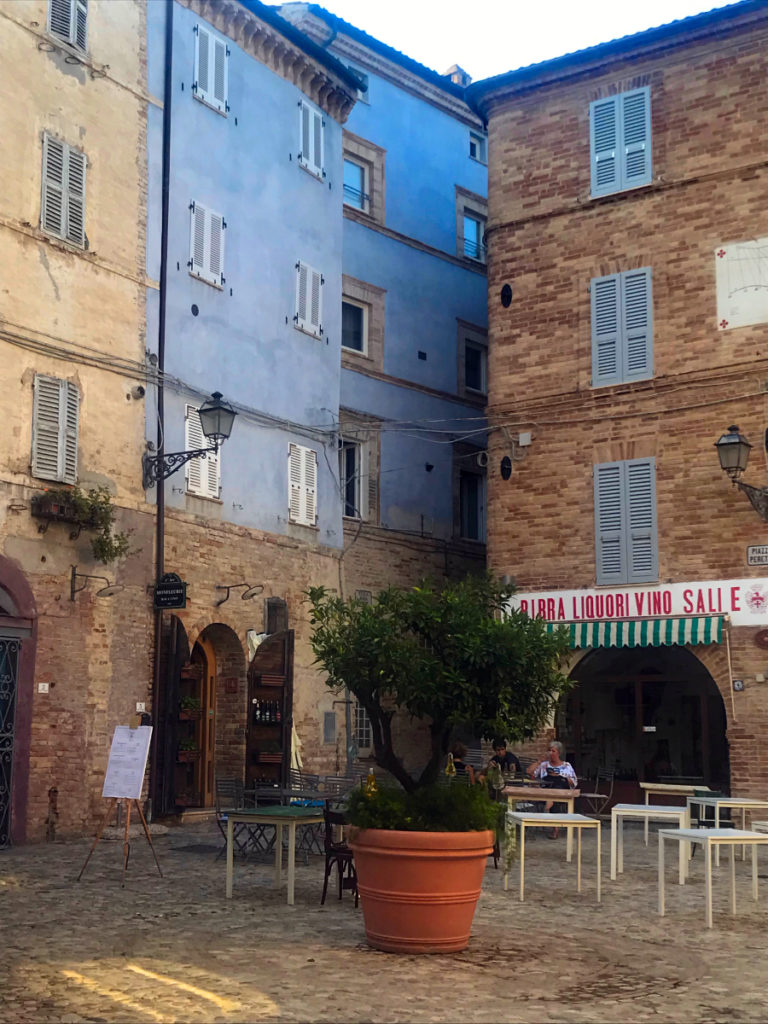 Piazza Peretti a Grottammare