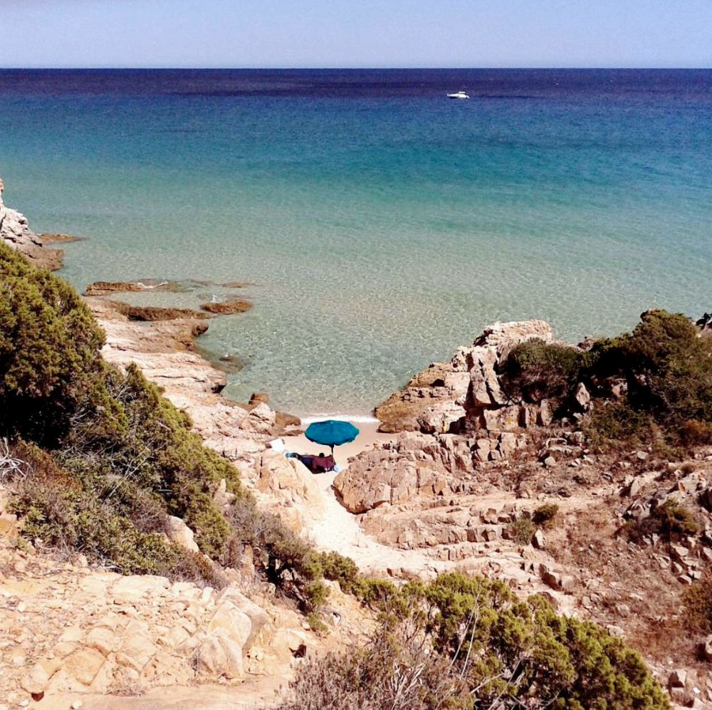 Caletta deserta nella Sardegna Sud Ovest