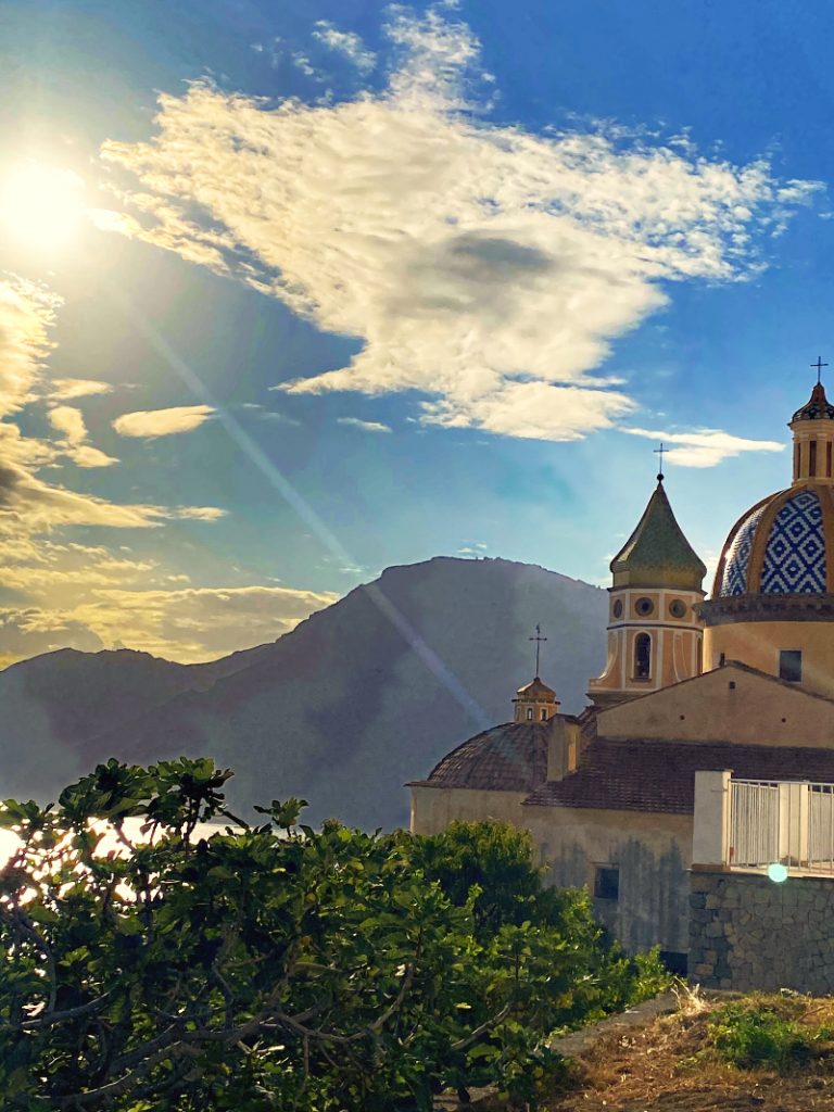 Chiesa di Praiano con vista