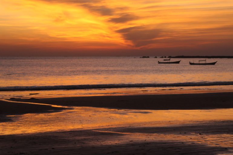 tramonto sul mare a Ngapali Beach