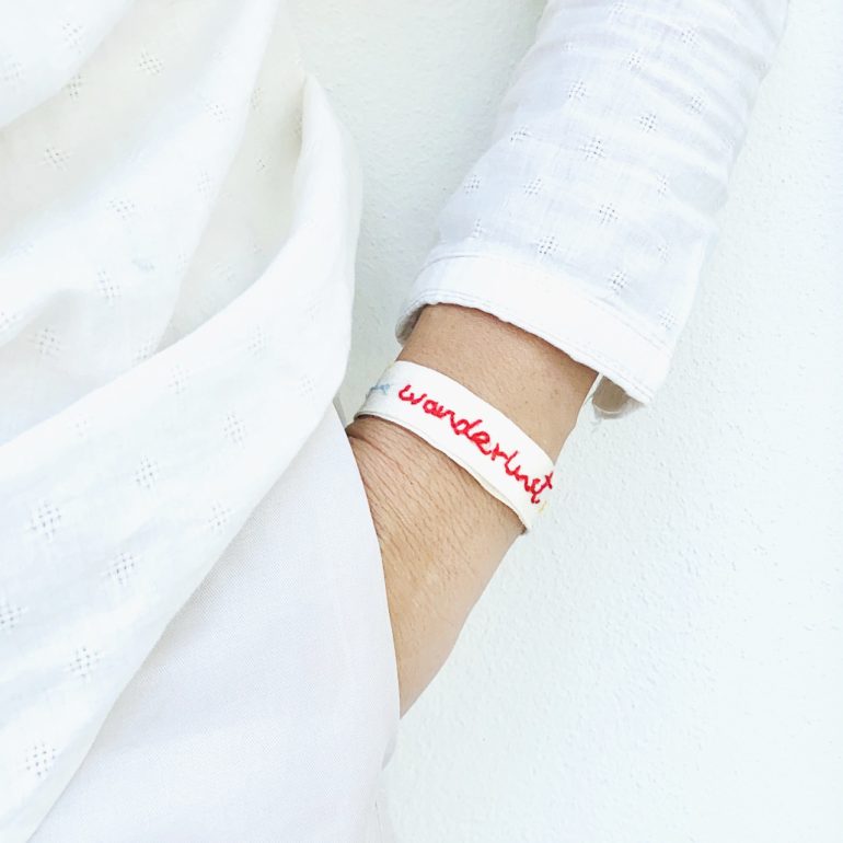Braccialetto Wanderlust ricamato a mano - immagine 5