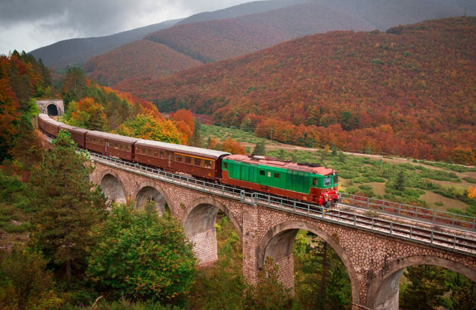 ammirare il foliage dal treno in Italia
