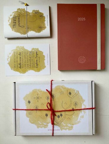 box regalo agenda 2025 e travel journal