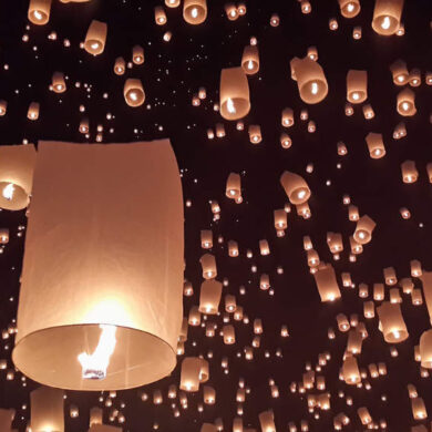 lancio delle lanterne per il Loi Krathong in Thailandia chiang Mai