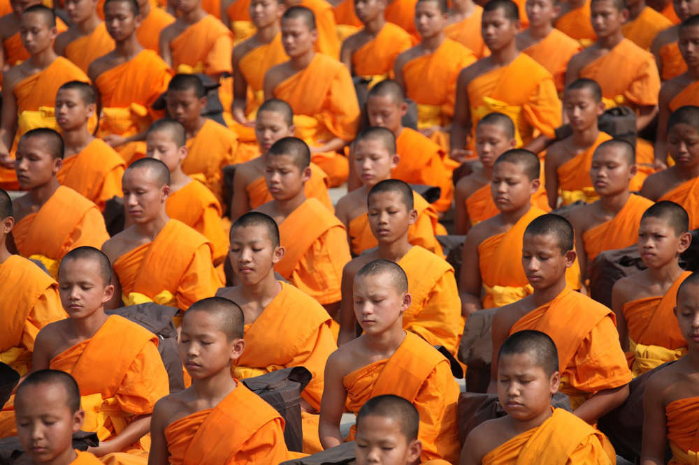 mach bucha in thailandia monaci