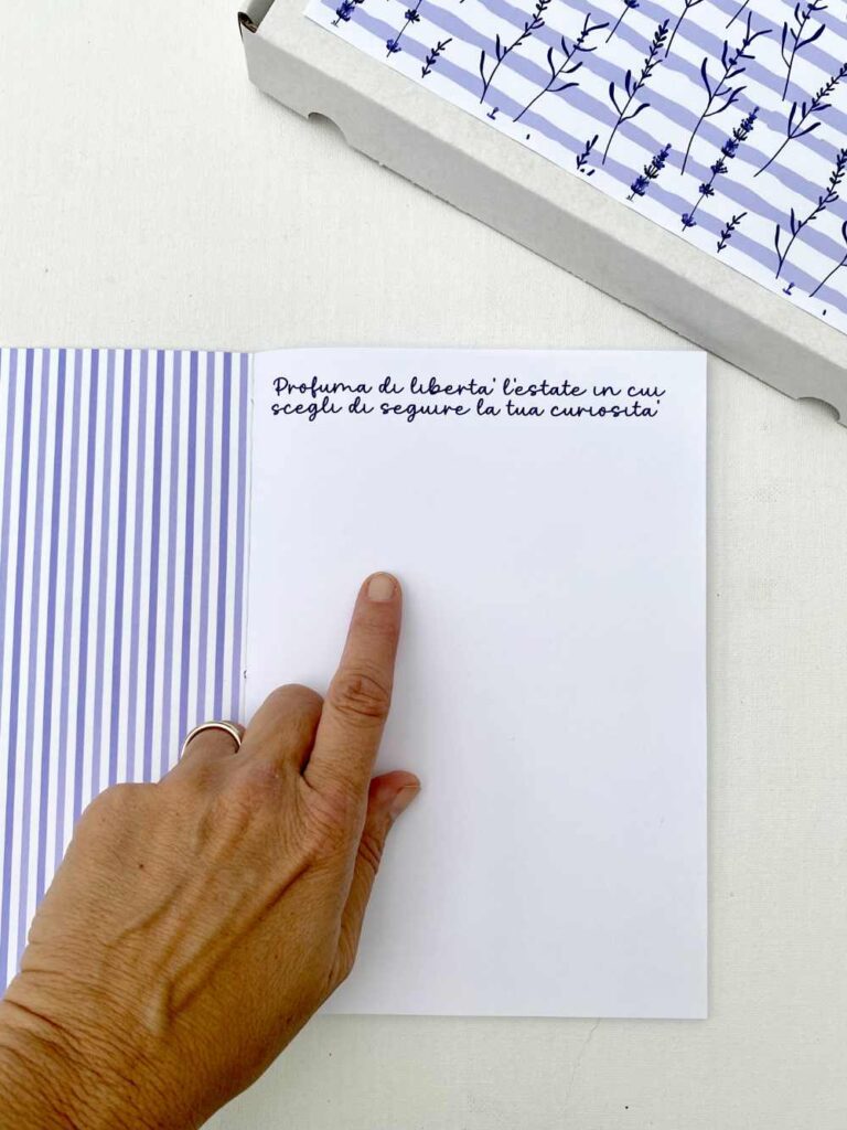 diario di viaggio per l'estate a tema lavanda con citazione