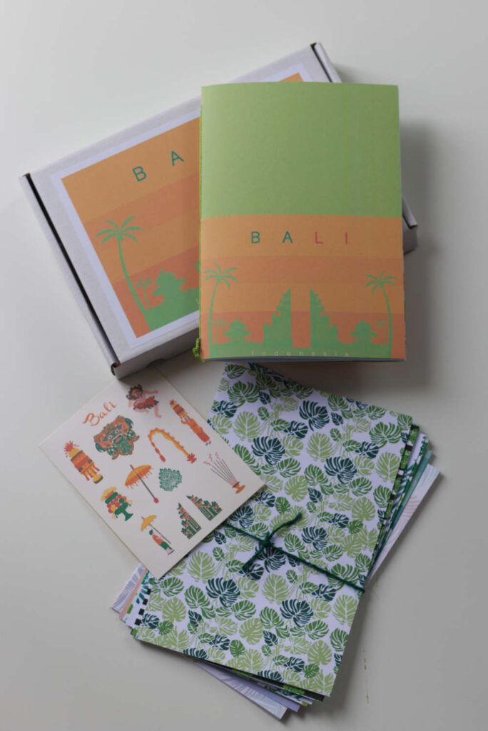 Kit Diario di Viaggio Bali: diario, stickers e carta da scrapbooking tutto abbinato